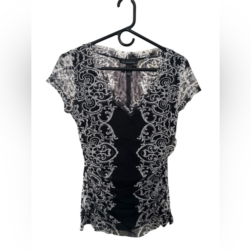 Lane Bryant Black & White Scroll Print Scoop Neck Short Sleeve Top